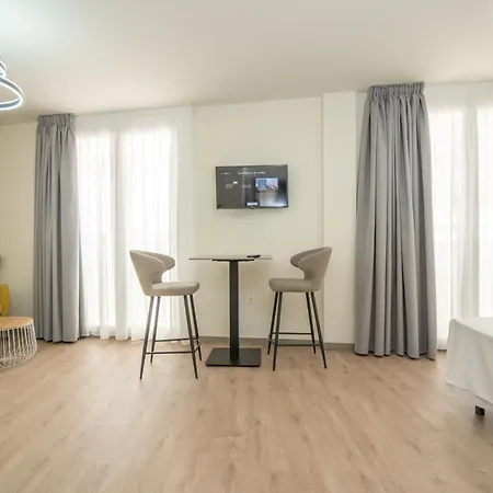 Aparthotel L'alcor Old Town 3*
